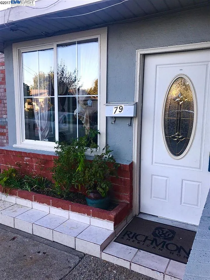 79 Bay Dr photo 1
