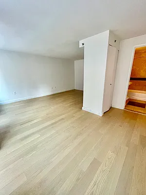 Rented by Cushman & Wakefield (Management) | media 17