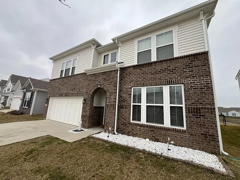 2346 Creek Bank Dr — Photo 2