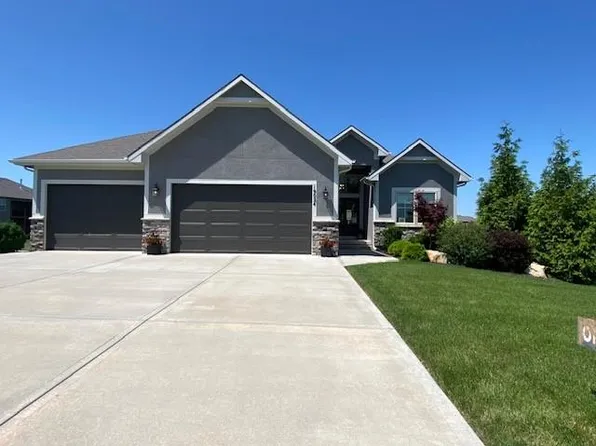 19024 Theden St, Spring Hill, KS 66083