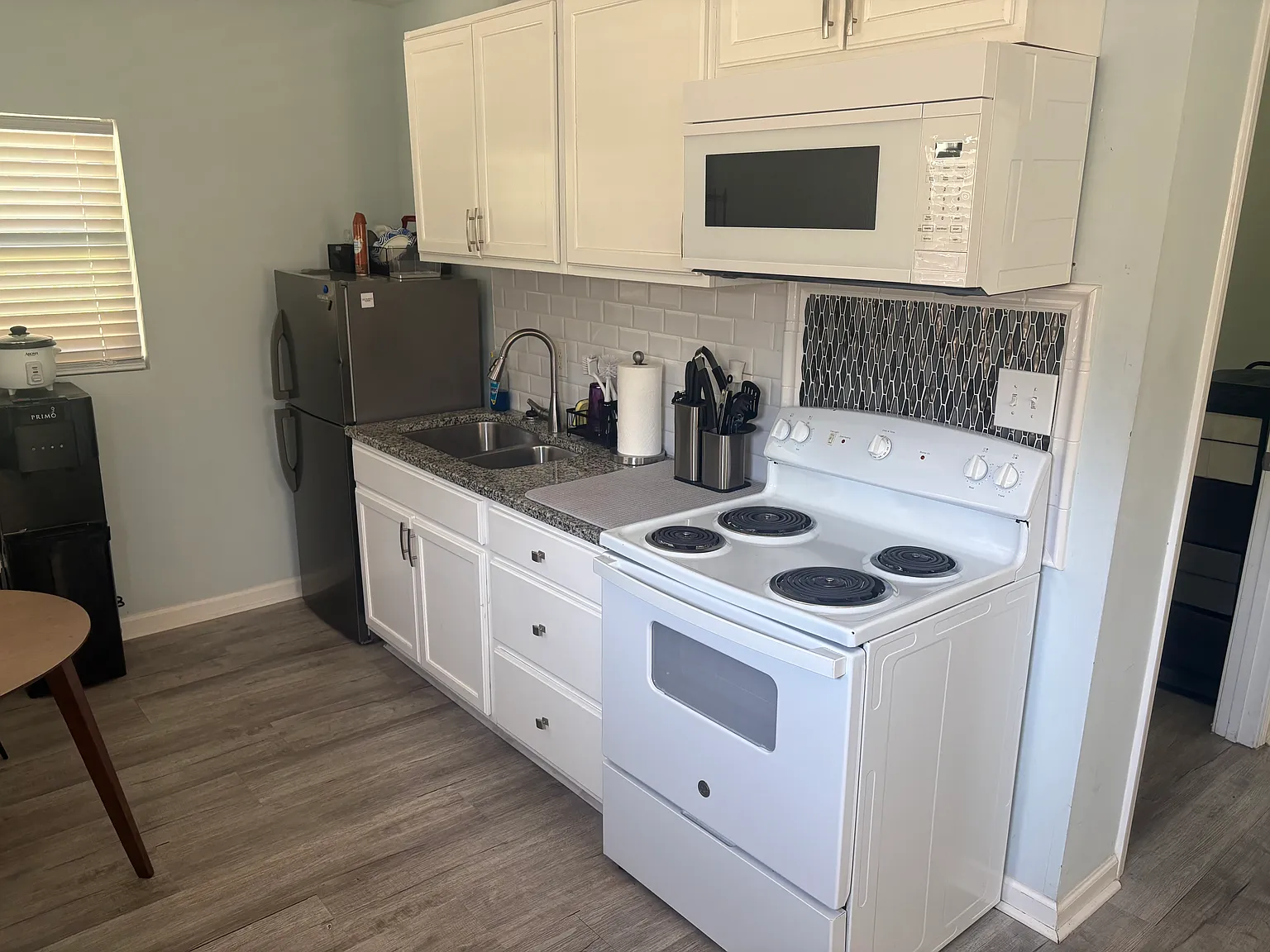 2 bed, 700 sqft, $1,800 — Photo 3