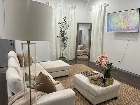 2 bed, 1000 sqft, $1,600 — Photo 4
