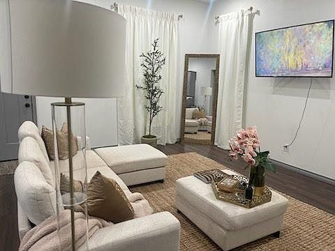 4th image of 1360 W McNeill St #201
