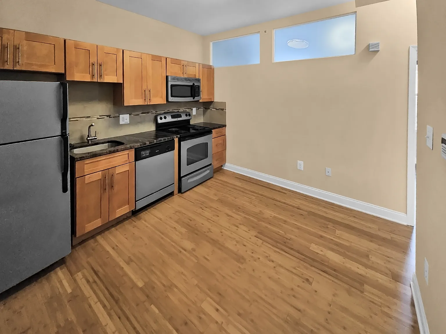 2 bed, $1,595 — Photo 1