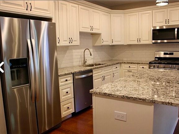 3rd image of 5073 Waterman Blvd Floor 1