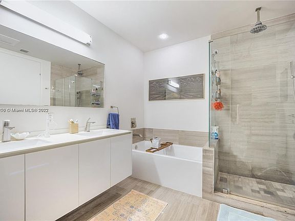 3rd image of 1300 Brickell Bay Dr APT 3705