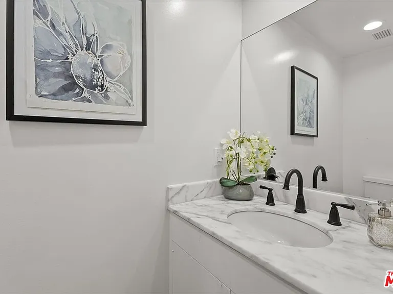 1333 S Beverly Glen Blvd #405 — Photo 17
