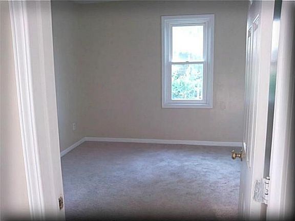 4th image of 2569 E Kilbourne Ave