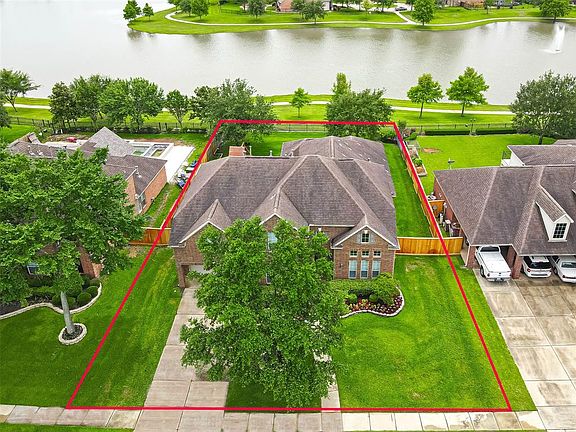 Welcome home to 20903 Winston Lake Drive @ the sought-after community of Long Meadow Farms in Richmond!