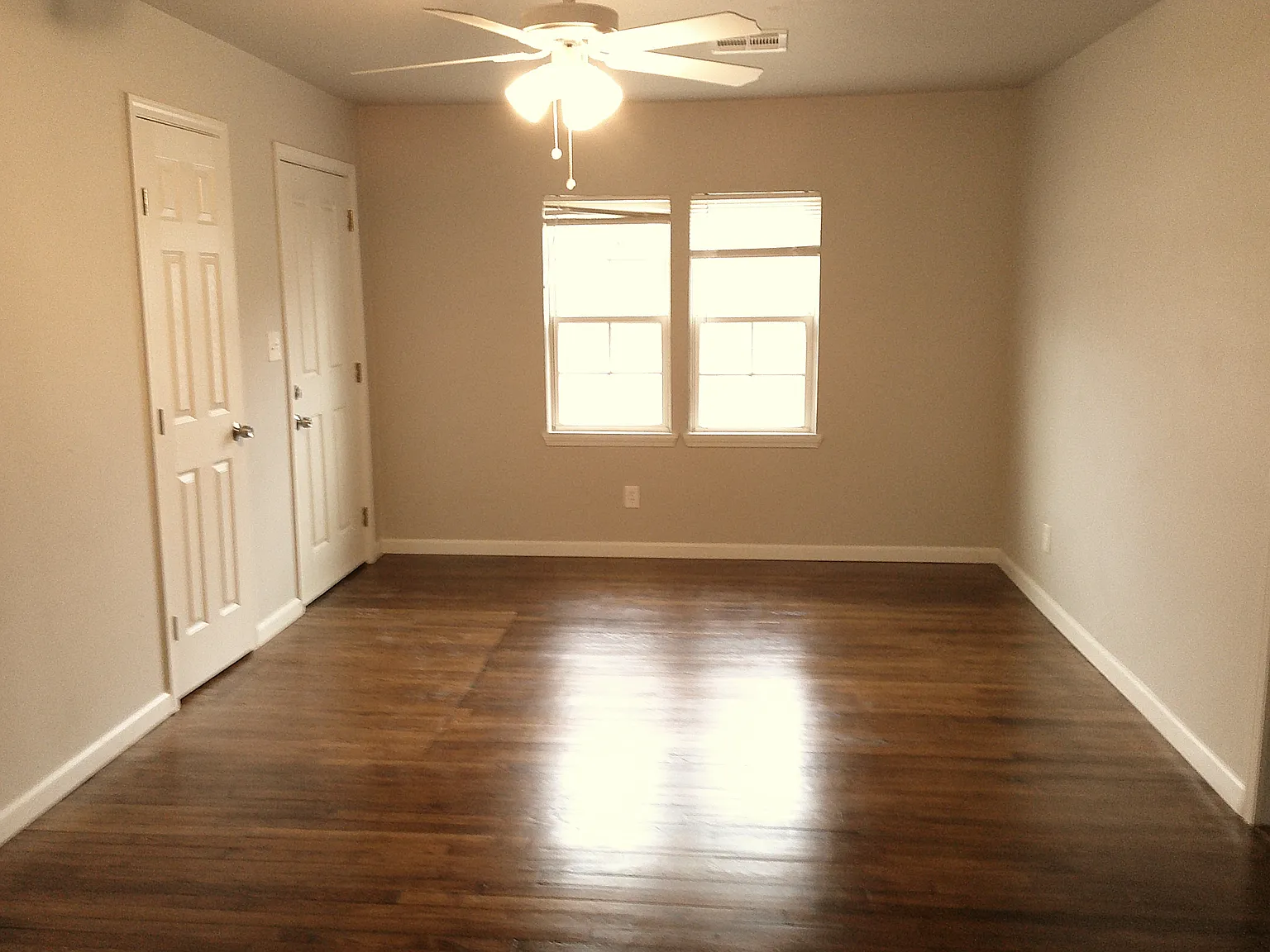 3 bed, 973 sqft, $1,050 — Photo 2