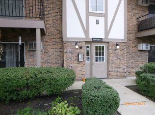 16 W 520 Lake Dr #8-203, Willowbrook, IL 60527