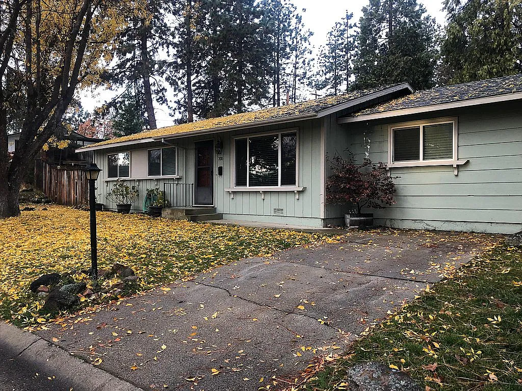 705 Discovery St photo 1