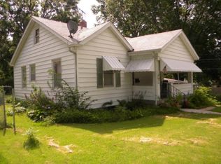 704 N 12th St, Leavenworth, KS 66048