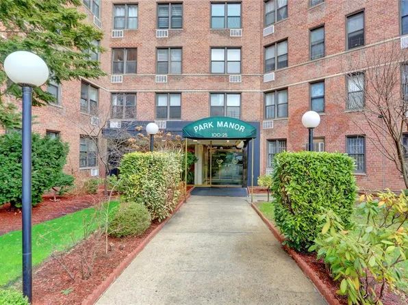 100-25 Queens Boulevard image 8 of 10