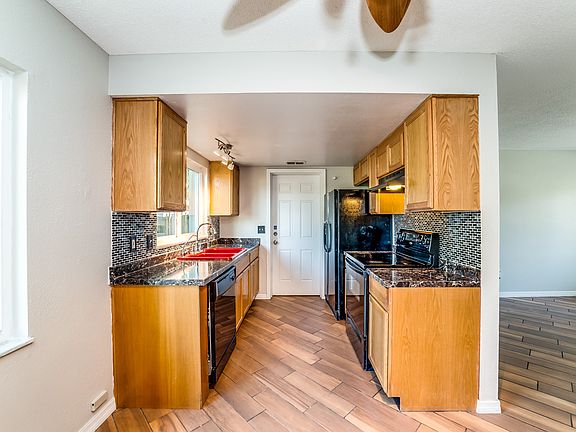 4th image of 298 Sandalwood Ct