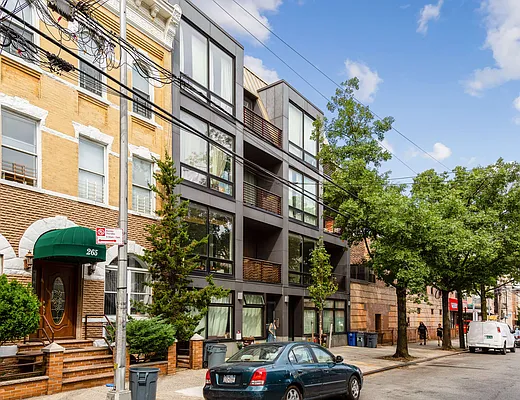 Sold by REMAX Elite | media 28