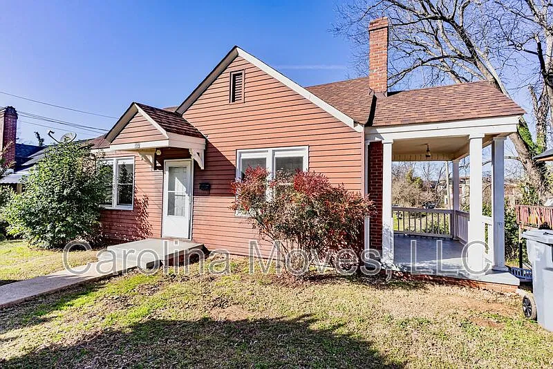 3 bed, 1.0 bath, 1380 sqft, $1,295 — Photo 2