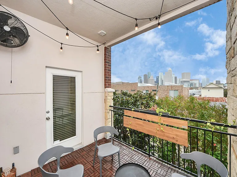 1900 Genesee St #204 — Photo 33