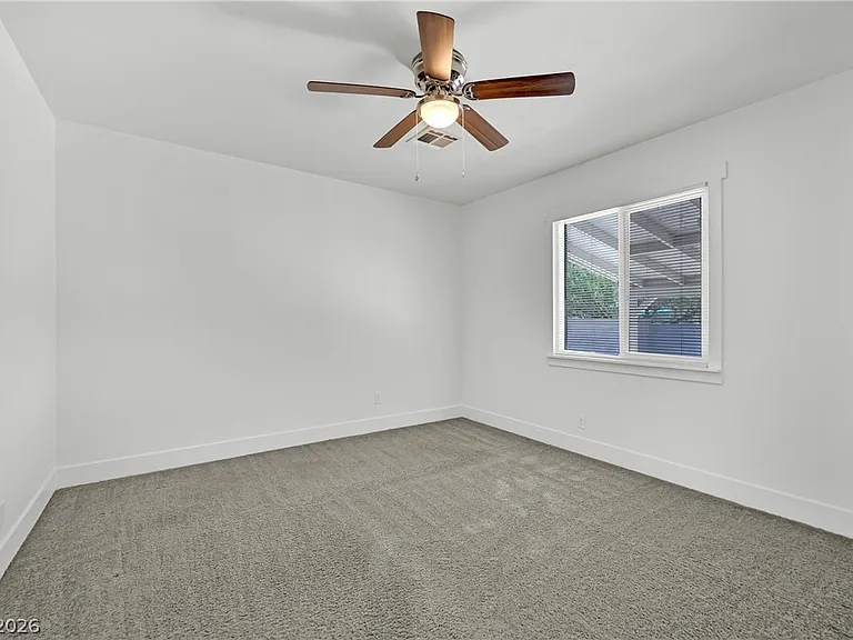 1050 Hassett Ave — Photo 19