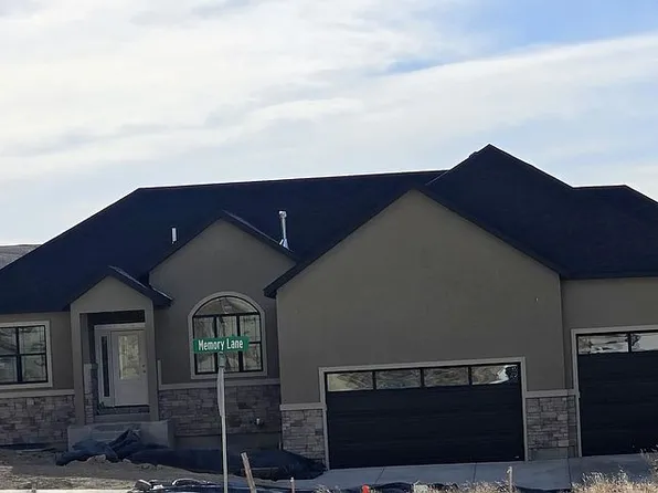 600 Memory Ln, Green River, WY 82935