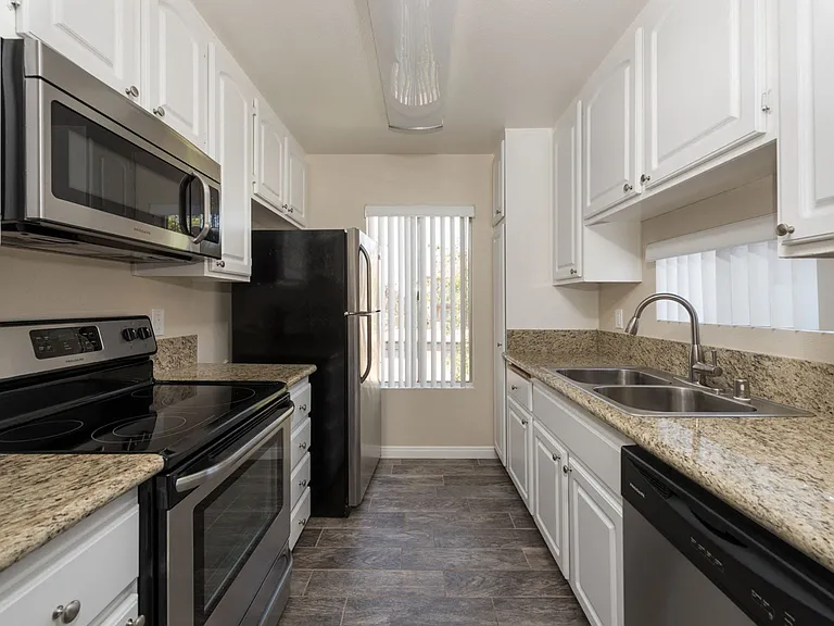 Viewpoint Luxury Apartments — Photo 1