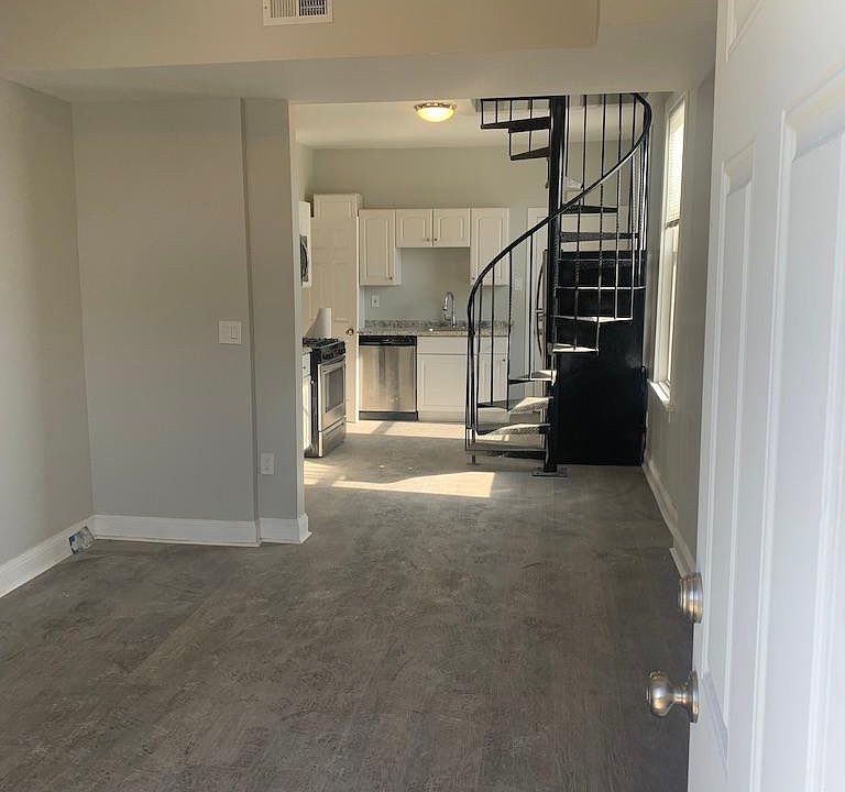 1st image of 1242 N Greenview Ave #3R