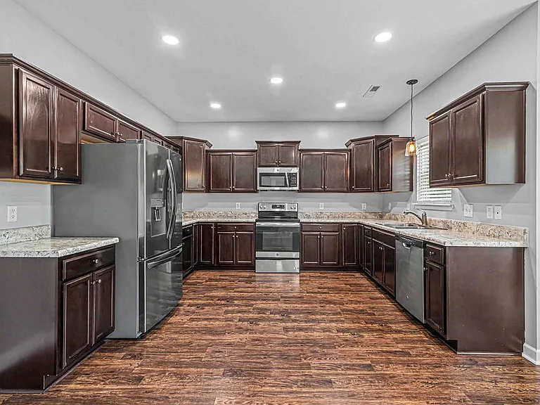 125 Bridgeport Dr — Photo 8