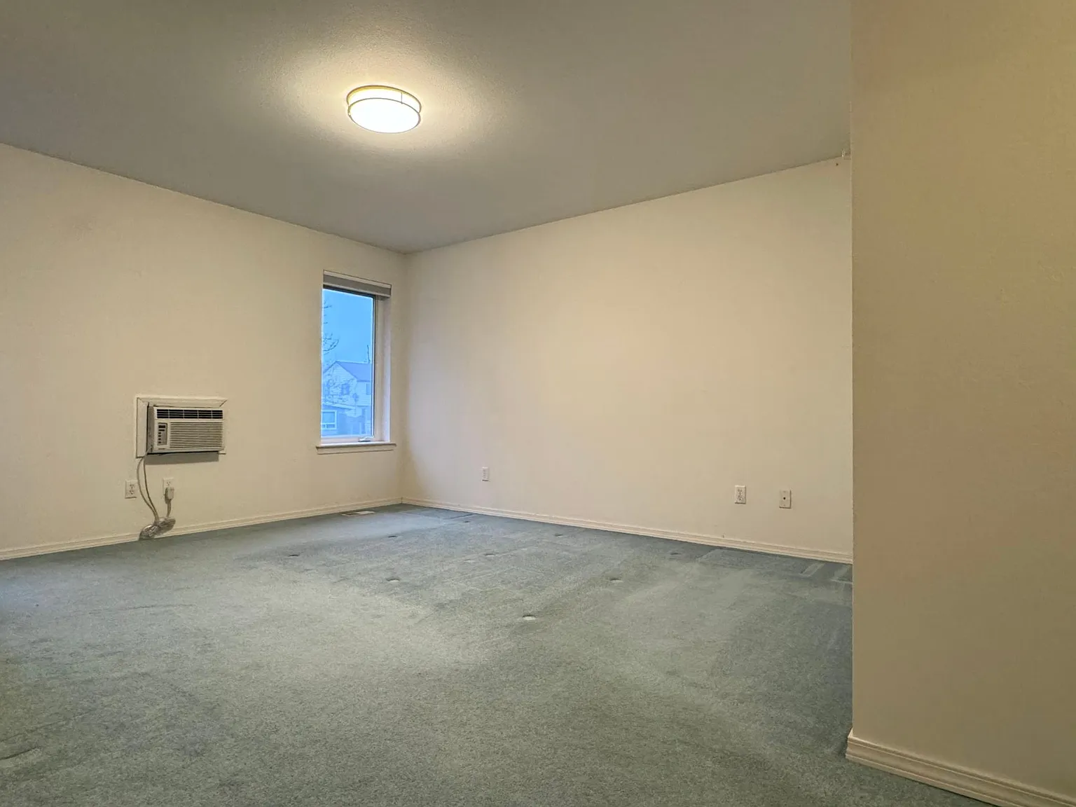 4 bed, 2.5 bath, 1880 sqft, $3,850 — Photo 3