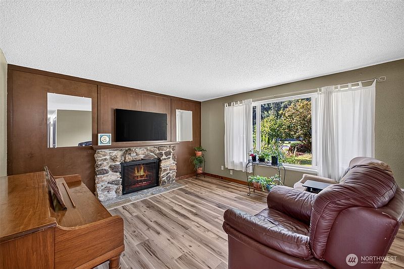 5th image of 11513 108th Street SW