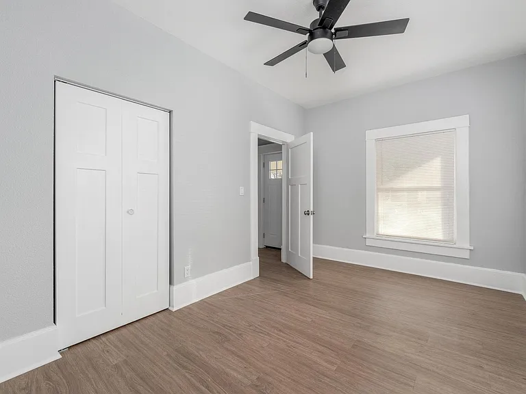 221 N Elizabeth St #I — Photo 10