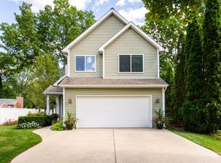 903 Parallel St, Fenton, MI 48430