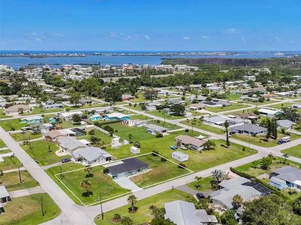 2620 12th St, Englewood, FL 34224