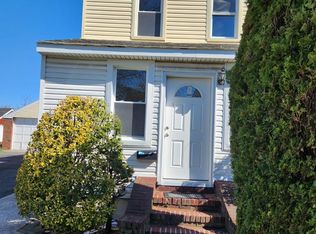 209 Cedar St #1, Valley Stream, NY 11580