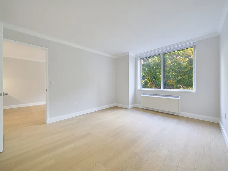 160 Riverside Blvd #304 — Photo 12