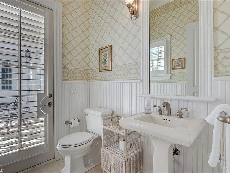 1551 Gulf Shore Blvd S — Photo 25