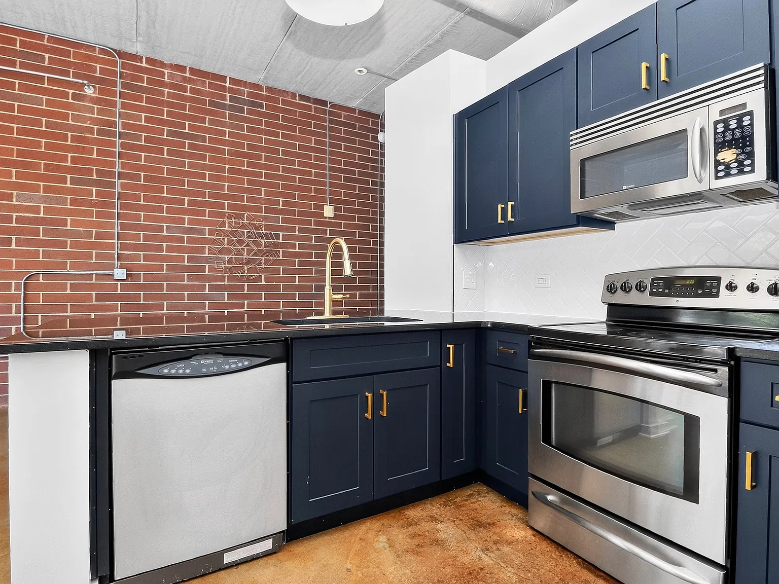 626 N Graham St — Photo 3