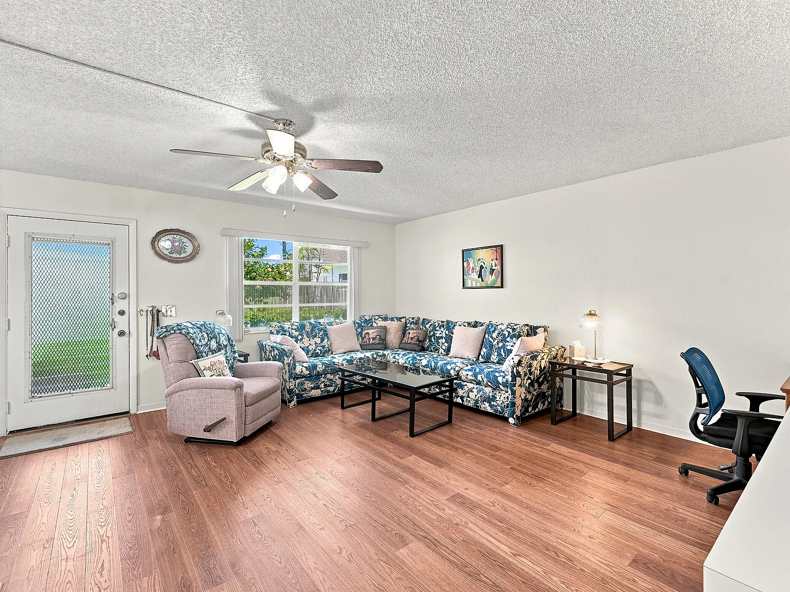 2 bed, 2.0 bath, 907 sqft, $2,500 — Photo 3