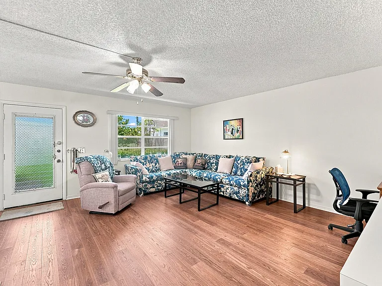 246 Normandy Ln #F — Photo 3