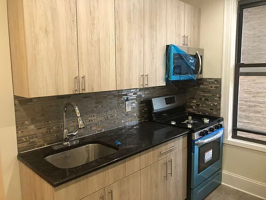 Rented by Metropolis International Realty Inc. | media 6