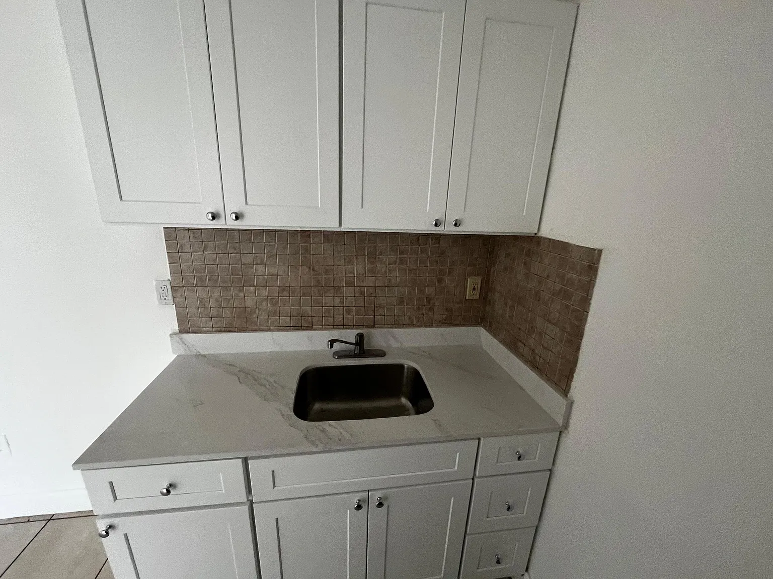 2 bed, 1.0 bath, 1100 sqft, $1,700 — Photo 3