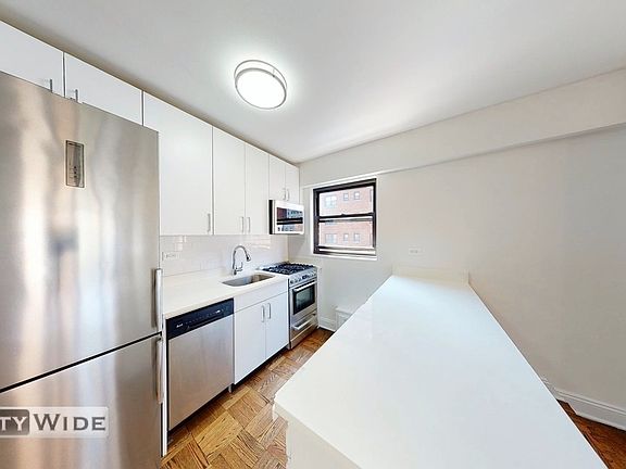 5th image of 165 E 35th St #8S