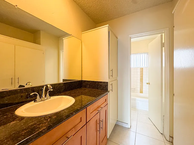 4641 La Mirada Ave #14 — Photo 6