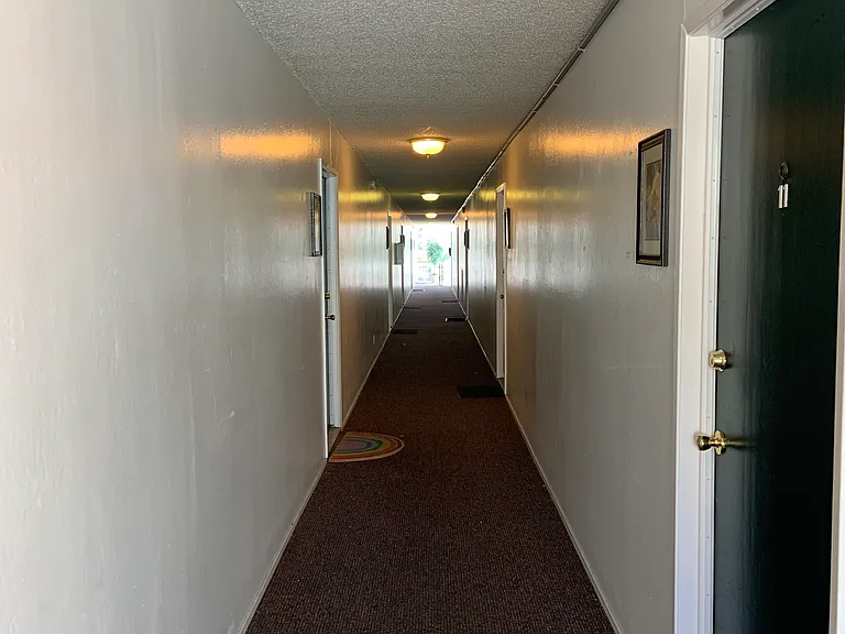 1614 Oxford St #7 — Photo 4