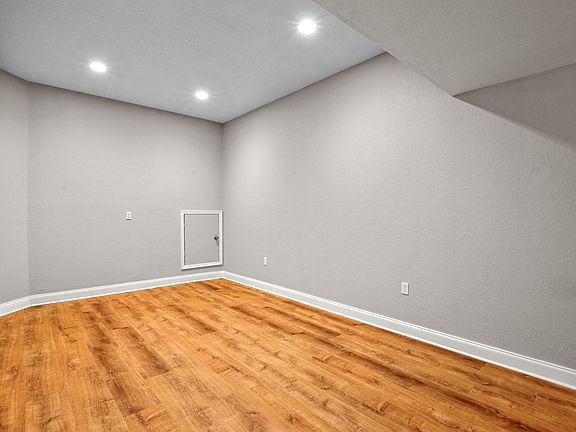 4th image of 308 S Orleans Ave Unit 1