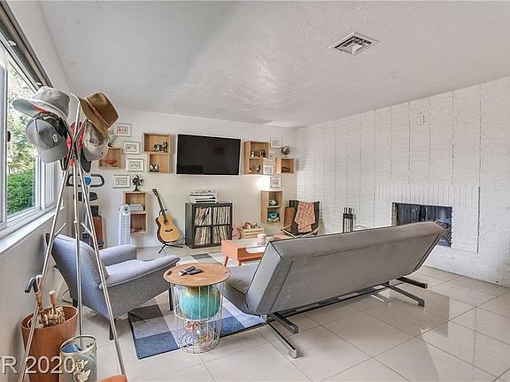 4th image of 109 Greenbriar Townhouse Way