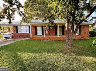 401 Davis Dr, Centerville, GA 31028