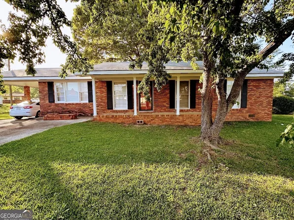 401 Davis Dr, Centerville, GA 31028