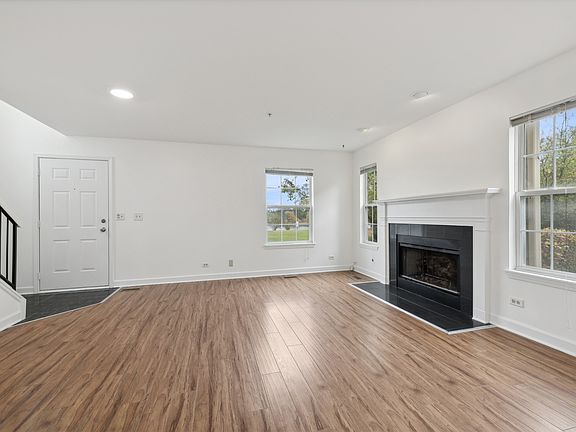 4th image of 1379 Orleans Dr