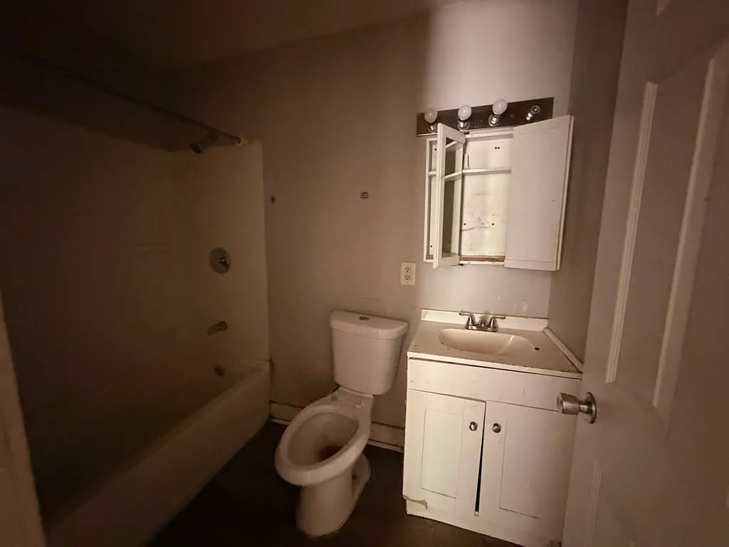 3 bed, 1.5 bath, $1,825 — Photo 4