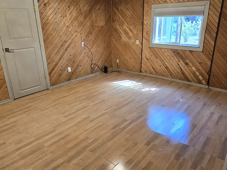 115 Charlotte St NE — Photo 1
